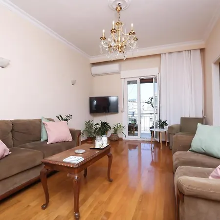 Luccil's Downtown Apartment Corfu (city)